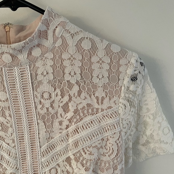 Lace short sleeved dress - Picture 2 of 16